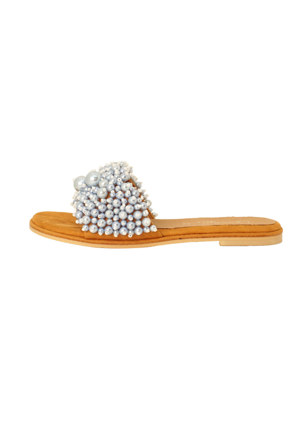 Flache Deva-Sandalen mit hellblauen Perlen