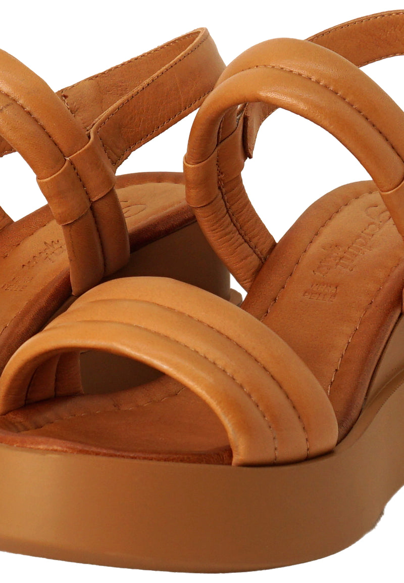 Lulù Lederfarbene Sandalen mit hohem Keilabsatz